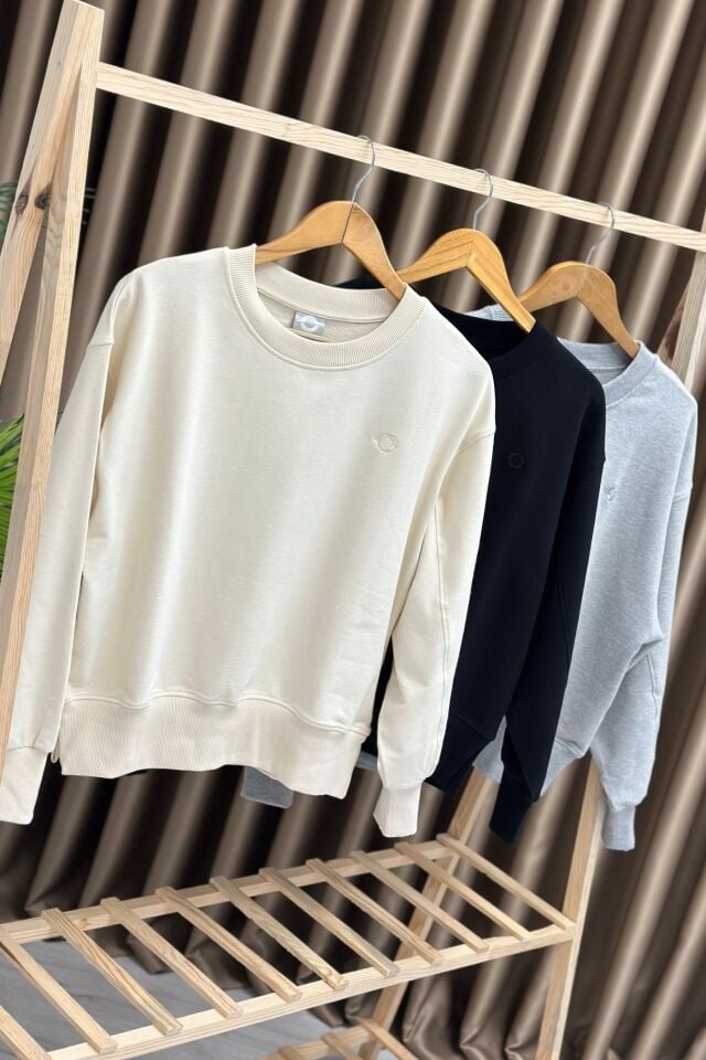 Orjinal Marka Yırtmaç Detaylı Basic Sweatshirt Siyah