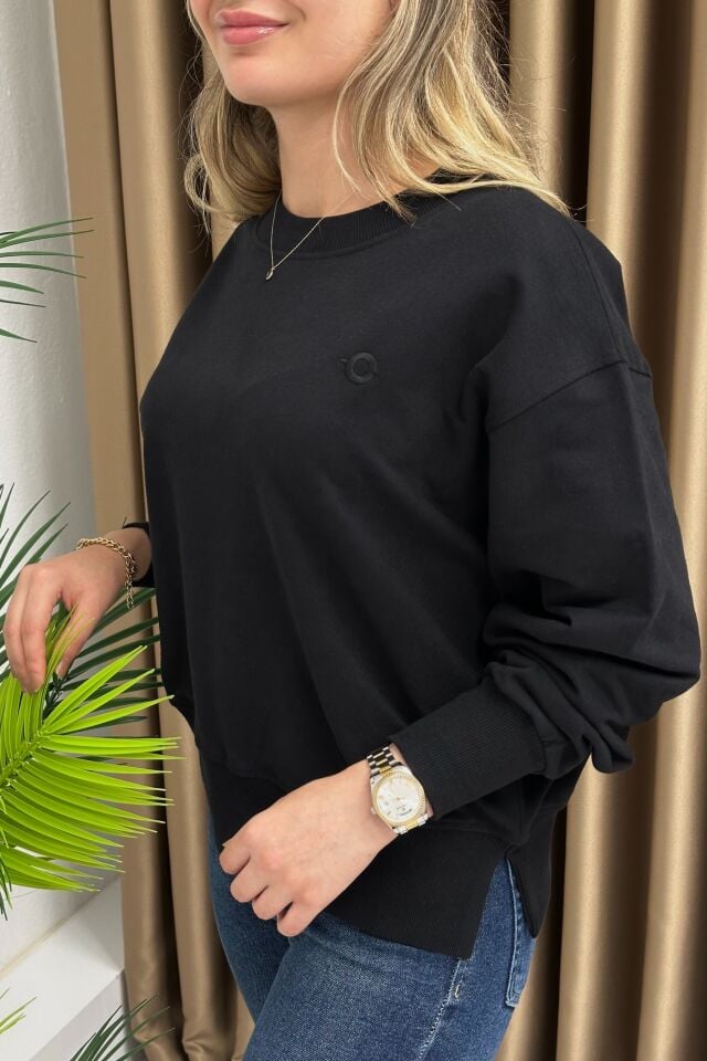 Orjinal Marka Yırtmaç Detaylı Basic Sweatshirt Siyah