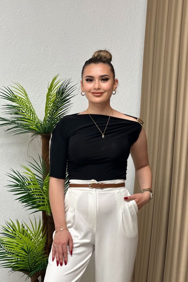 Omuz Tokalı Drapeli Bluz Siyah