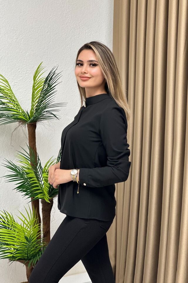 Broş Detaylı Krep Saten Bluz (Normal Beden) Siyah