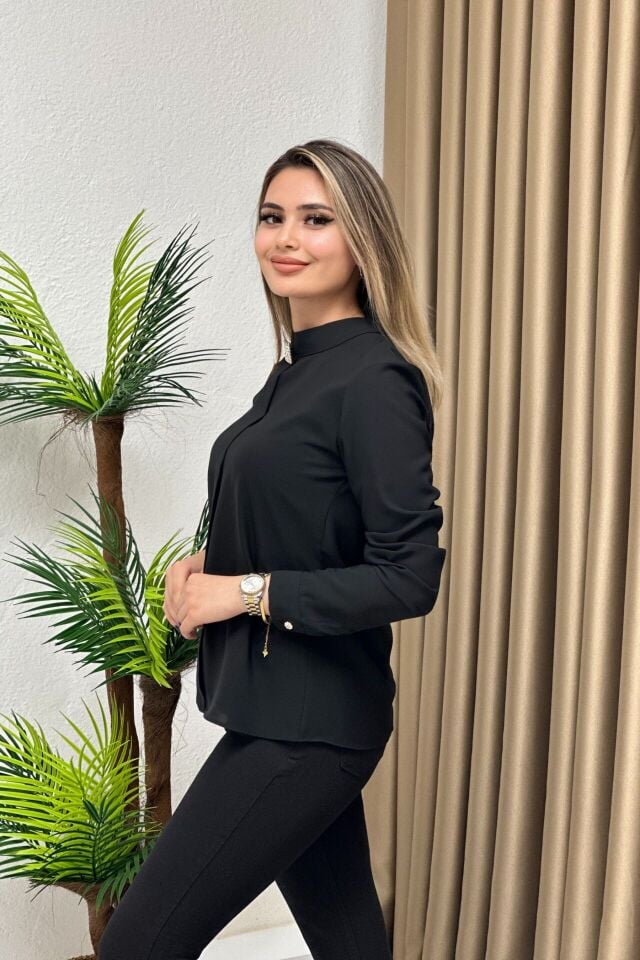 Broş Detaylı Krep Saten Bluz (Büyük Beden) Siyah