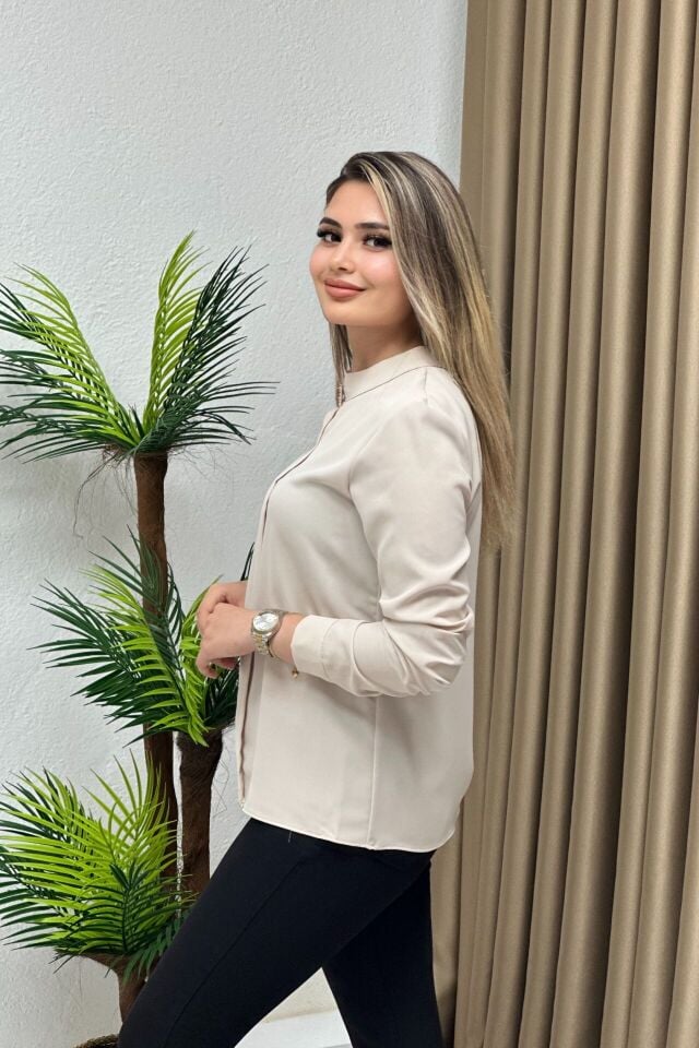Broş Detaylı Krep Saten Bluz (Normal Beden) Bej