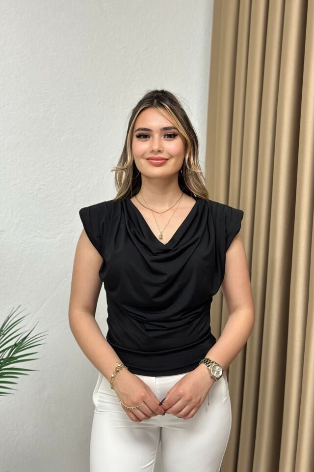 Vatkalı Degaje Yaka Bluz Siyah