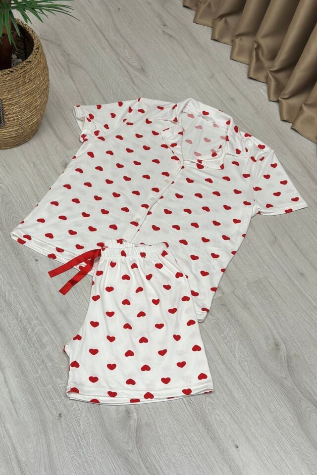 Kalp Desenli Düğmeli Gömlek Yaka  Şortlu Pijama Takımı