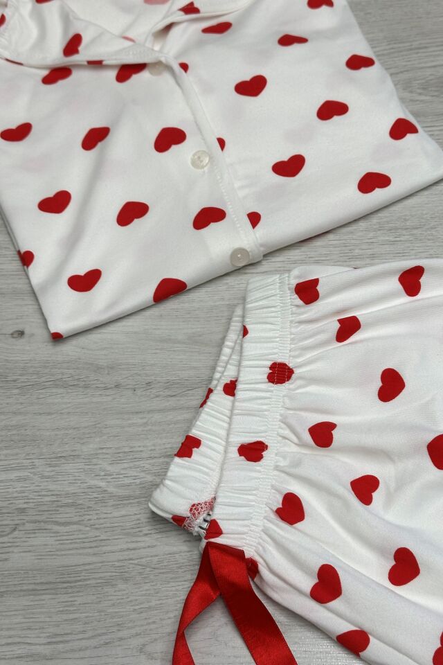 Kalp Desenli Düğmeli Gömlek Yaka  Şortlu Pijama Takımı