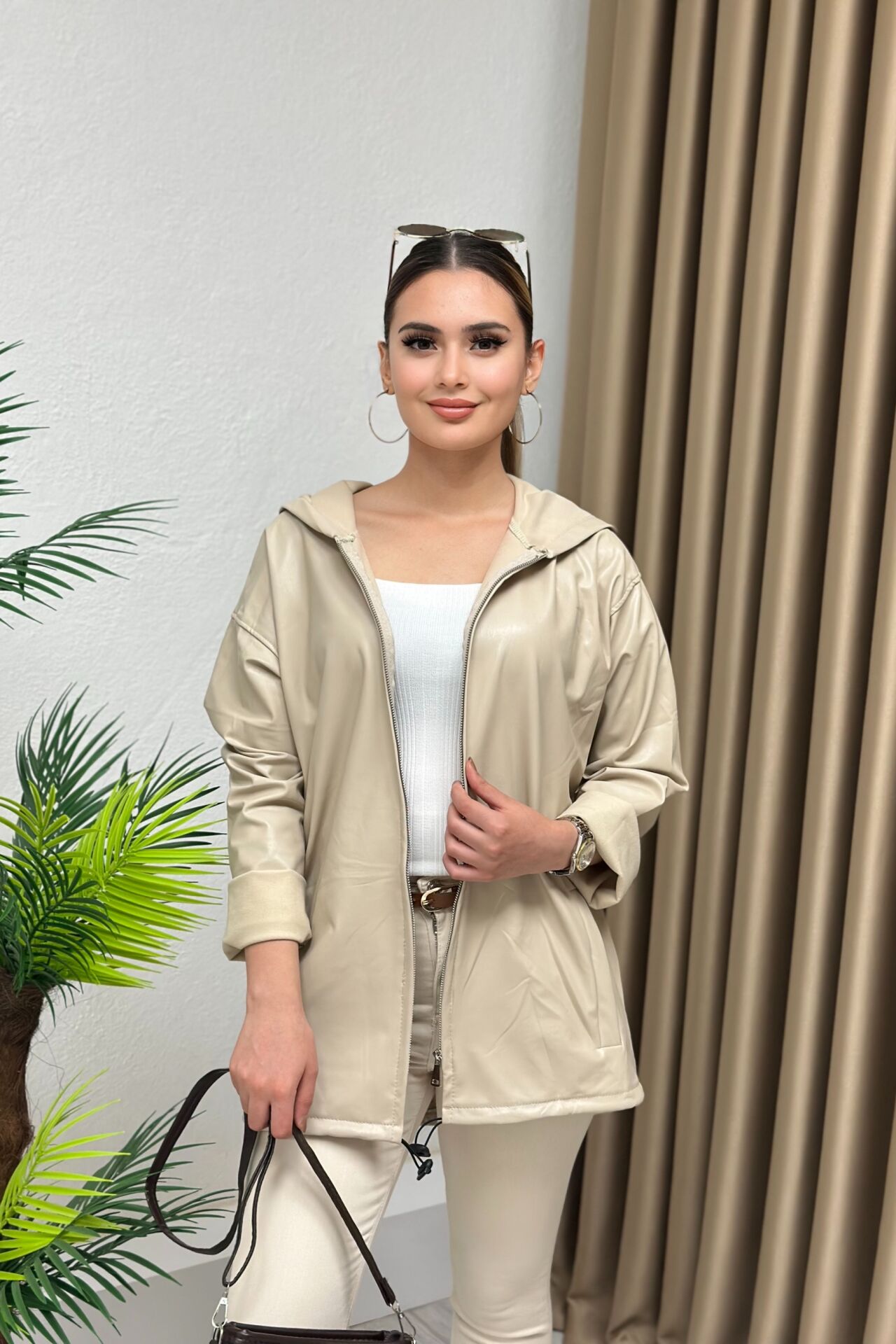 Kapşonlu Fermuarlı Deri Ceket Bej