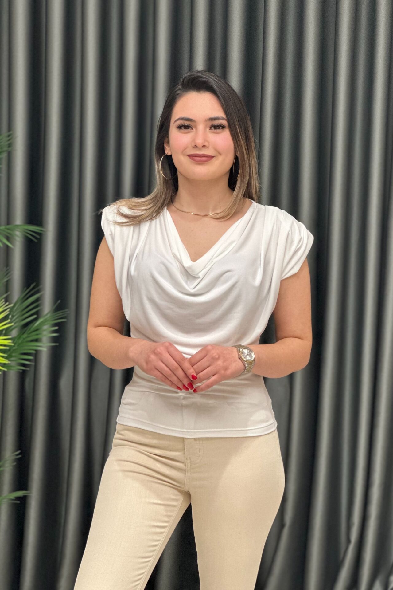 Degaje Yaka Vatkalı Bluz Beyaz
