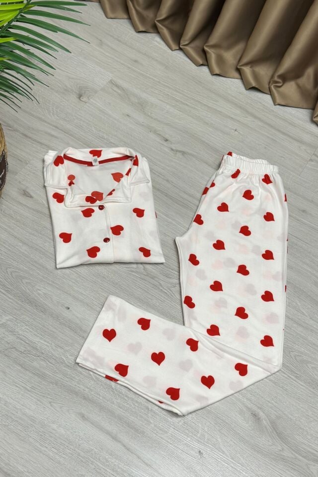 Uzun Kollu  Gömlek Yaka Düğmeli Süet Kumaş Pijama Takımı Kırmızı Kalpli