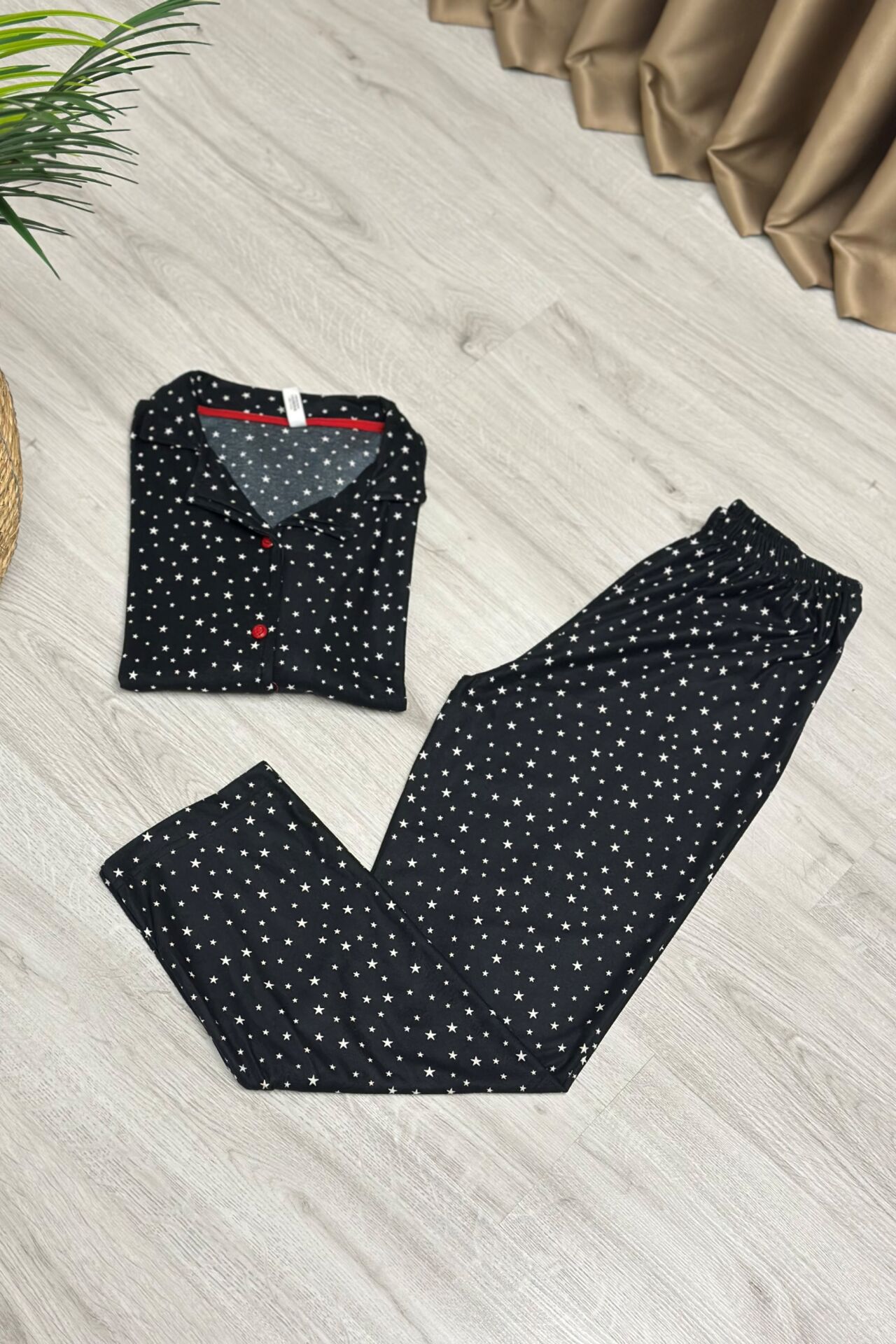 Uzun Kollu  Gömlek Yaka Düğmeli Süet Kumaş Pijama Takımı Siyah Yıldızlı