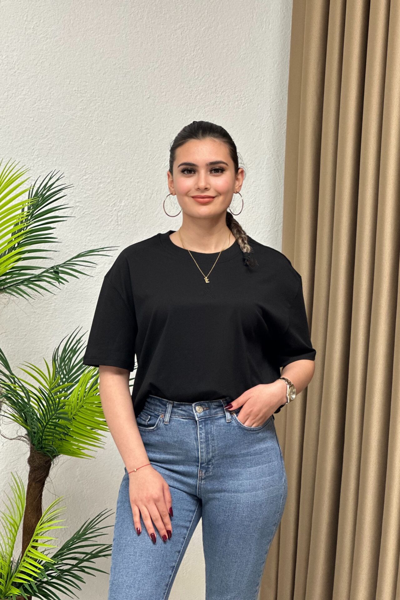 Nakışlı Süprem Kumaş Basic T-Shirt Siyah