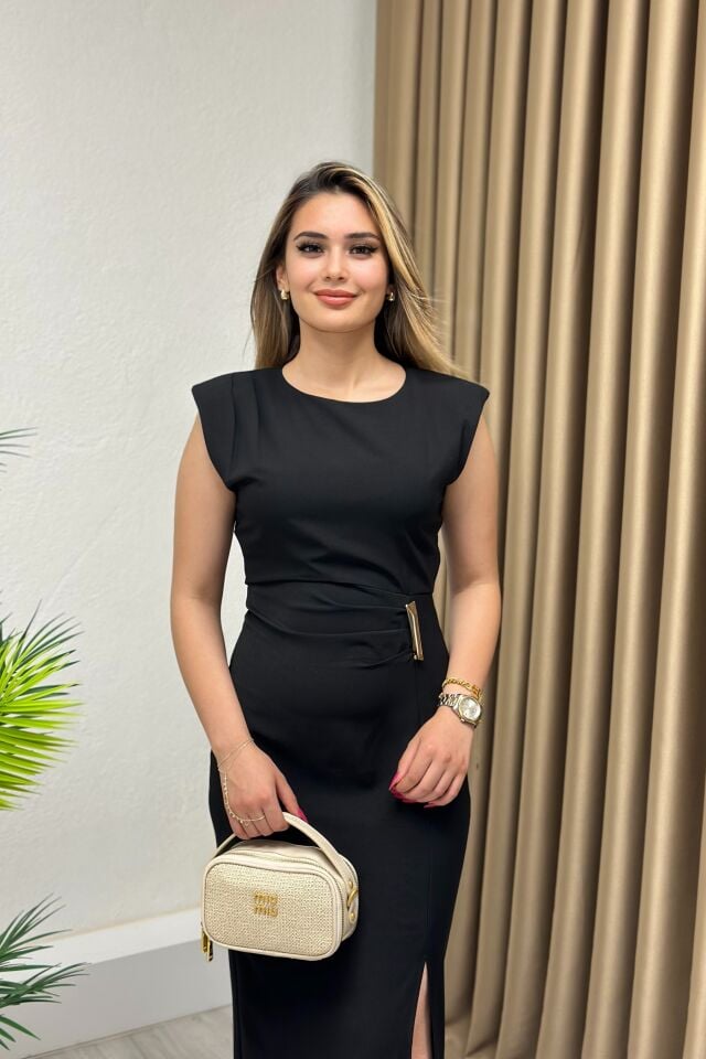 Gold Aksesuarlı Drapeli Vatkalı Kalem Elbise Siyah