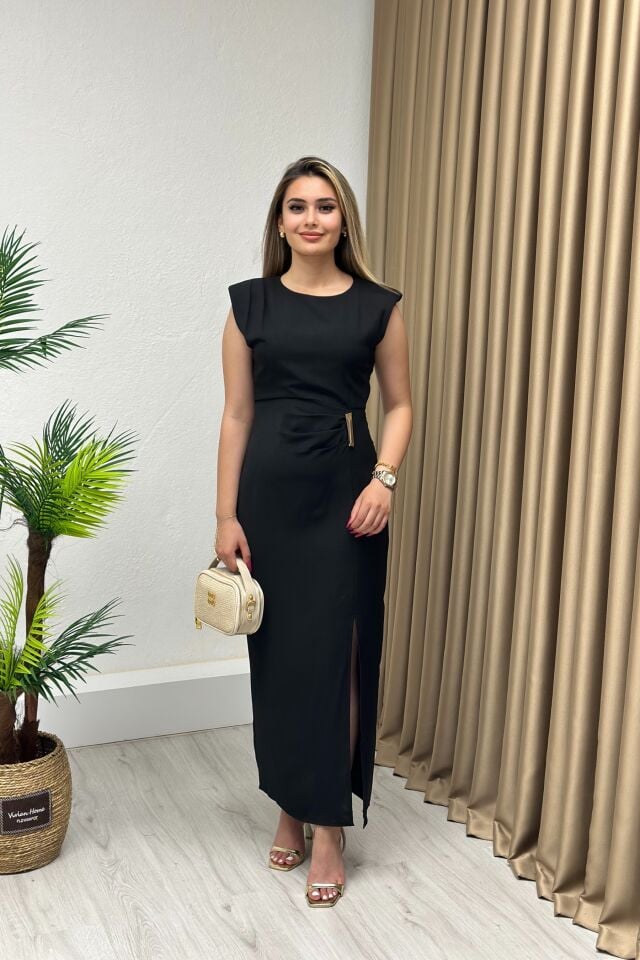 Gold Aksesuarlı Drapeli Vatkalı Kalem Elbise Siyah