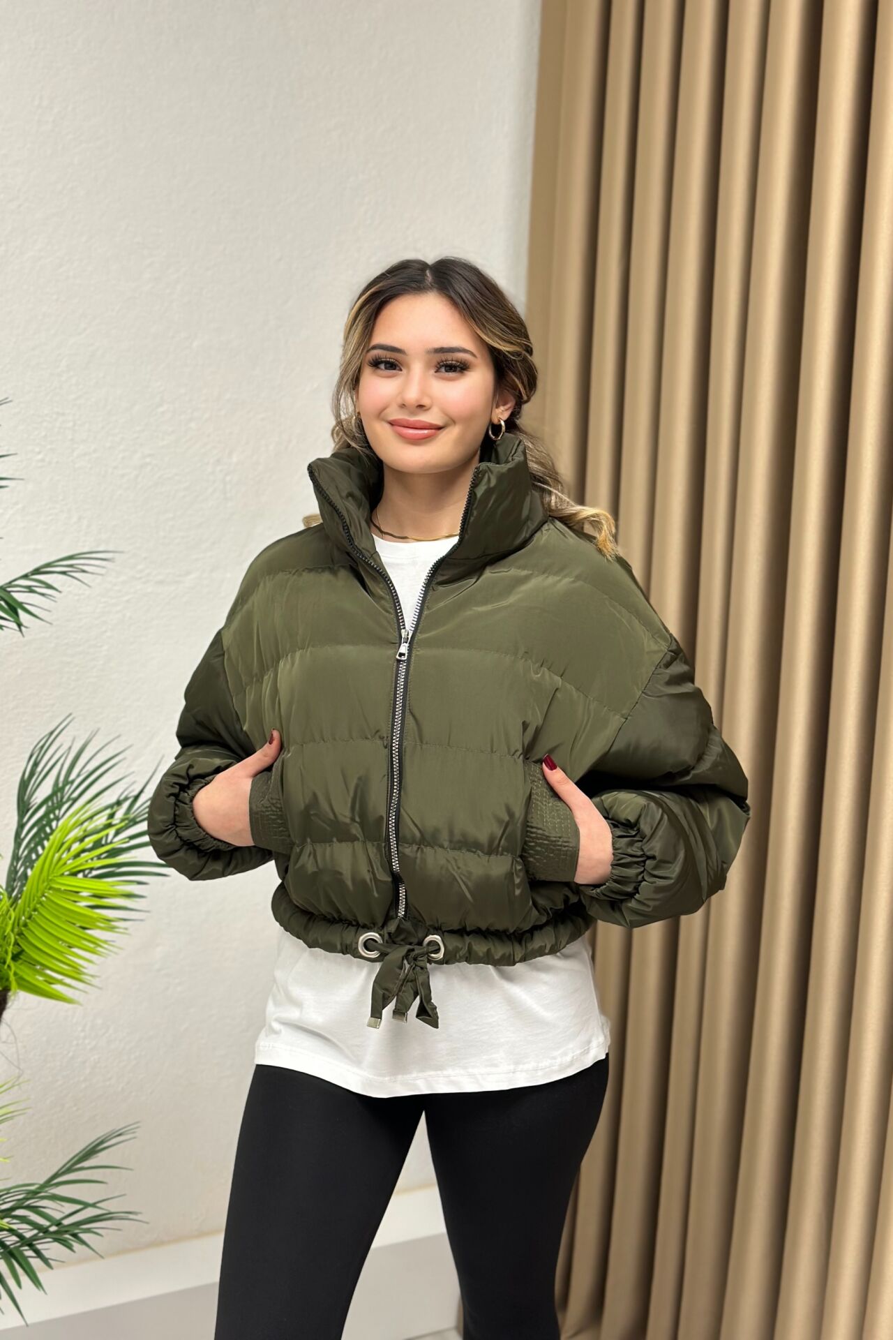 Dik Yaka Crop Şişme Mont Haki Yeşil