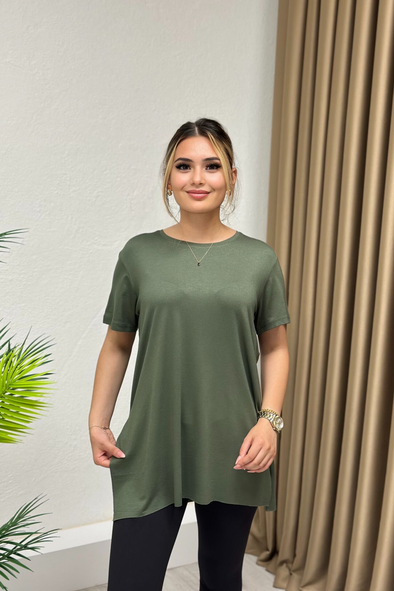 Bisiklet Yaka Yırtmaçlı Power Likra Viskon Kumaş T-Shirt Haki Yeşil