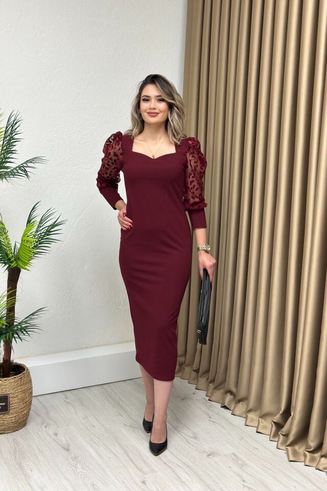 Kalp Yaka Kolları Flok Baskı Detaylı Midi Boy Kalem Elbise Bordo