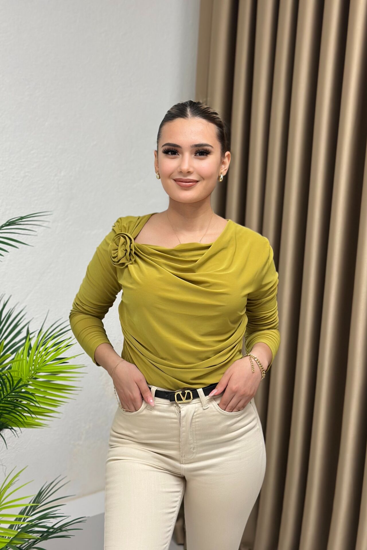 Sandy Kumaş Gül Broşlu Bluz Yağ Yeşil