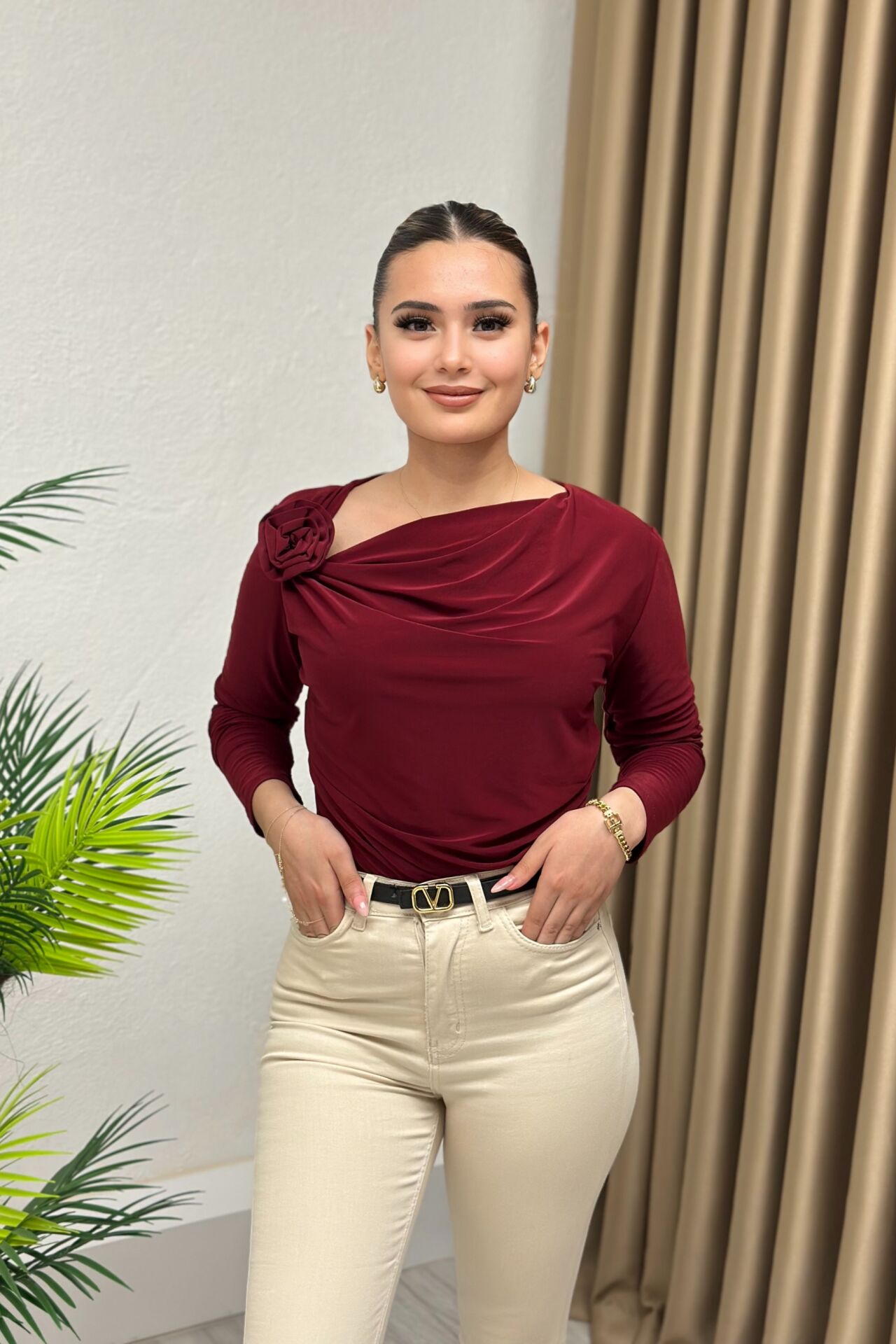 Sandy Kumaş Gül Broşlu Bluz Bordo