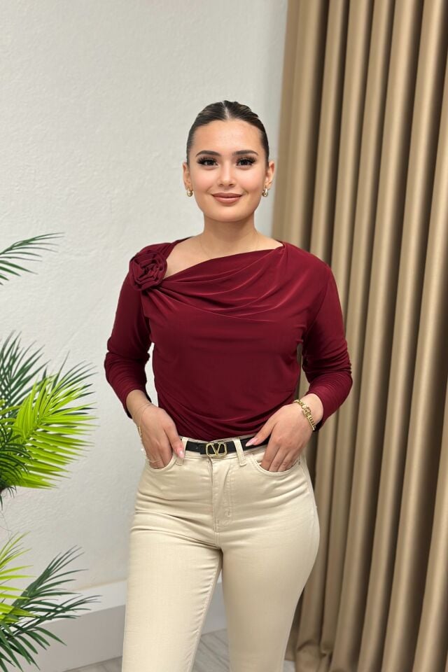 Sandy Kumaş Gül Broşlu Bluz Bordo