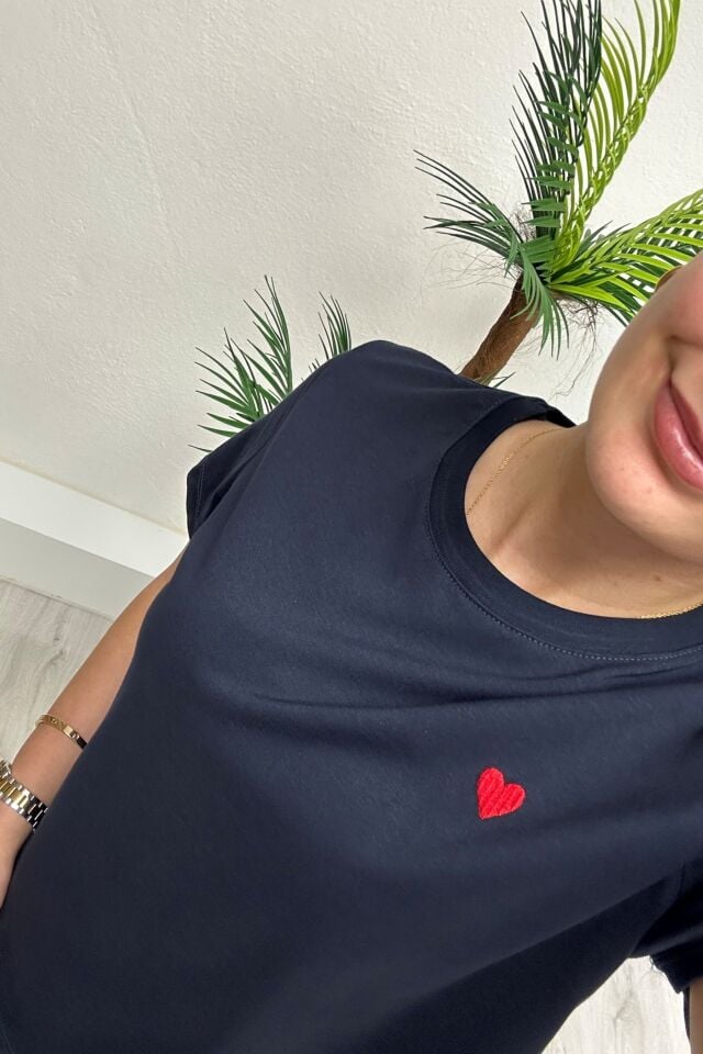 Minimal Kalp Nakışlı T-Shirt Lacivert