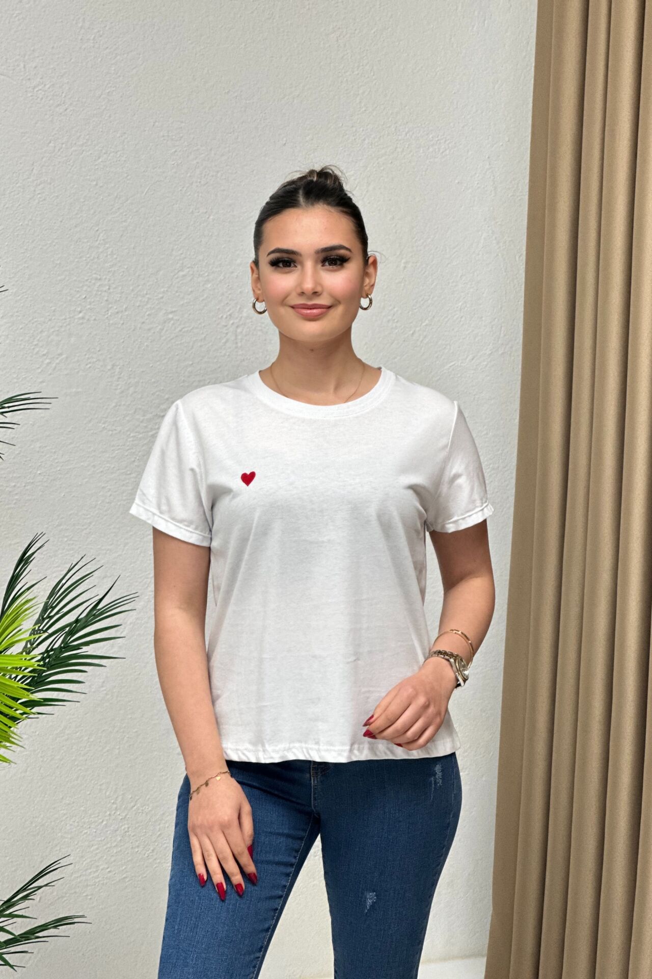 Minimal Kalp Nakışlı T-Shirt Beyaz