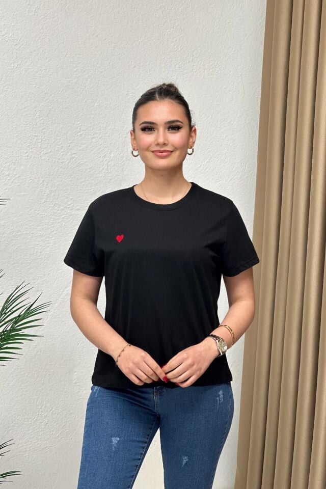 Minimal Kalp Nakışlı T-Shirt Siyah