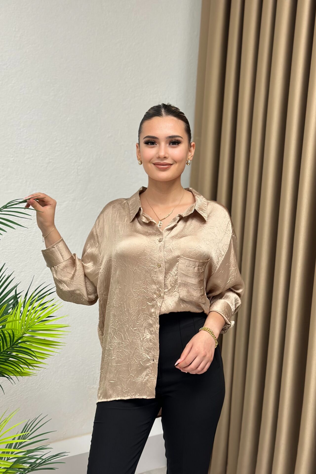 Saten Krinkıl Görünümlü Oversize Gömlek Bej