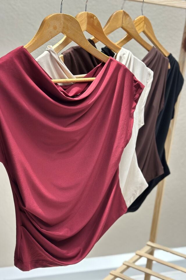 Drape Detaylı Düşük Omuz Sandy Kumaş Bluz Bej