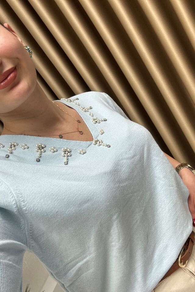 V Yaka Aksesuar Detaylı Premium Kalite Merserize Bluz Bebe Mavi