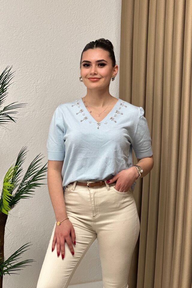 V Yaka Aksesuar Detaylı Premium Kalite Merserize Bluz Bebe Mavi