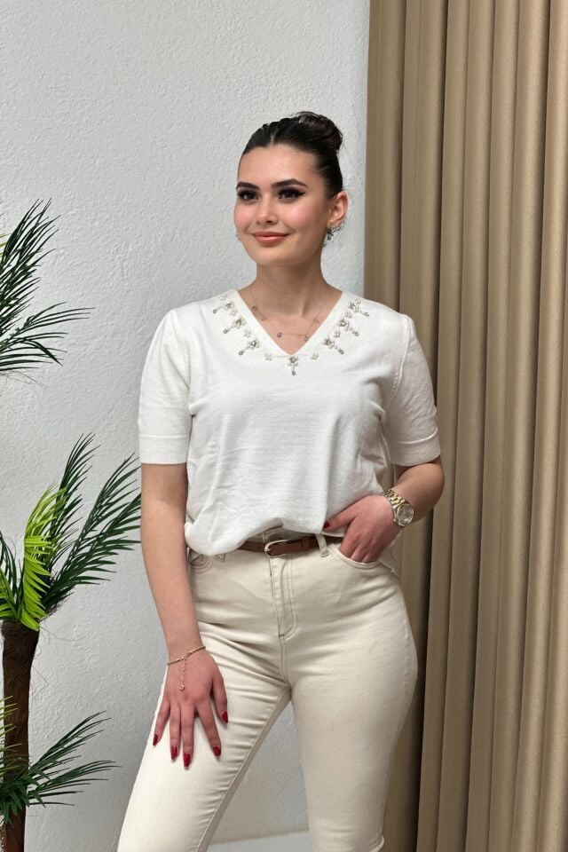 V Yaka Aksesuar Detaylı Premium Kalite Merserize Bluz Beyaz