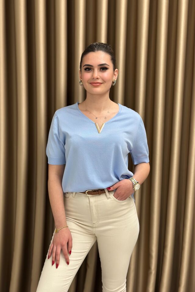 Yakası V Gold Metal Detaylı Merserize Bluz Bebe Mavi