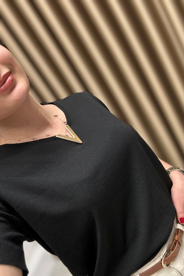 Yakası V Gold Metal Detaylı Merserize Bluz Siyah