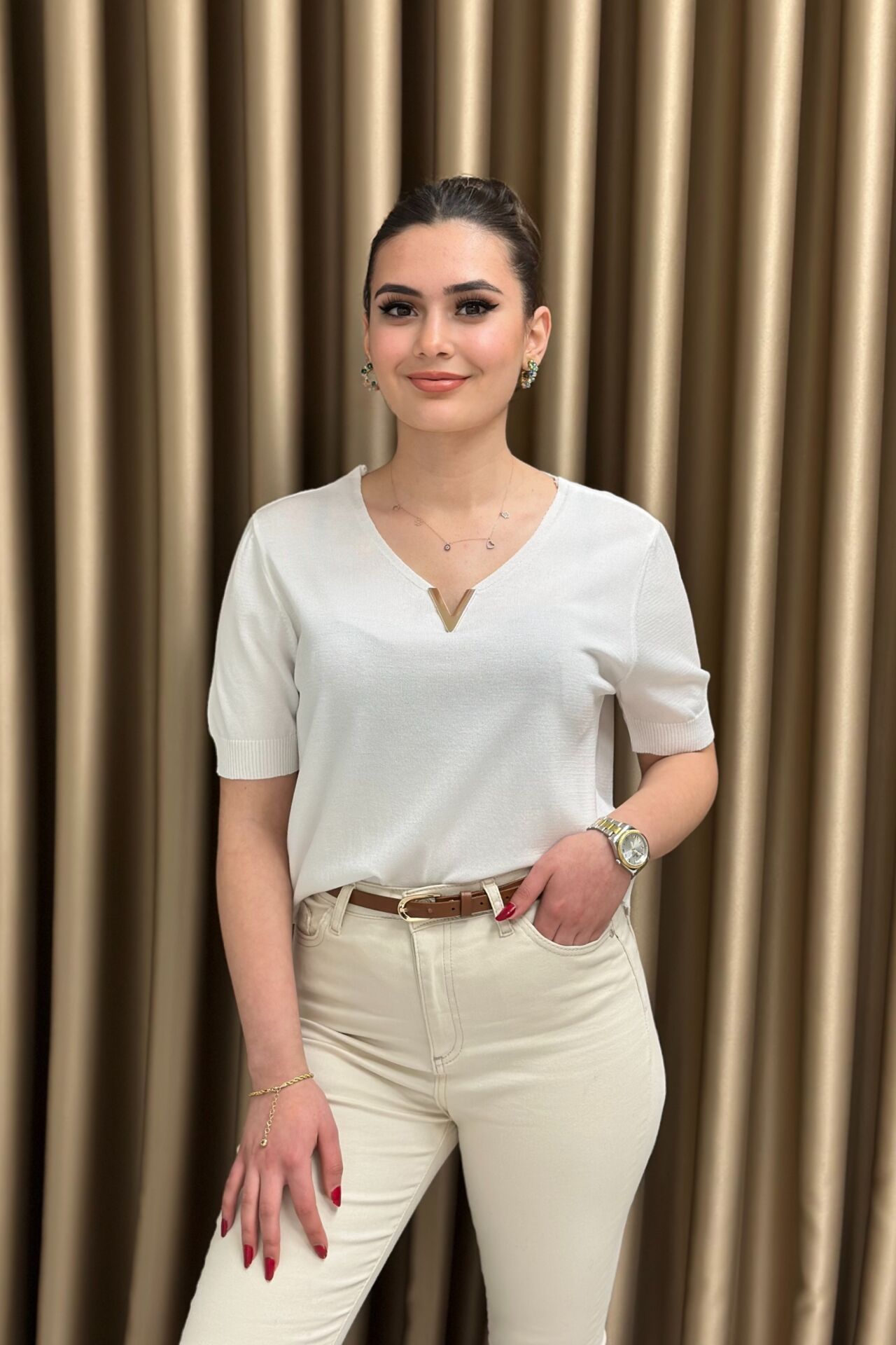 Yakası V Gold Metal Detaylı Merserize Bluz Beyaz