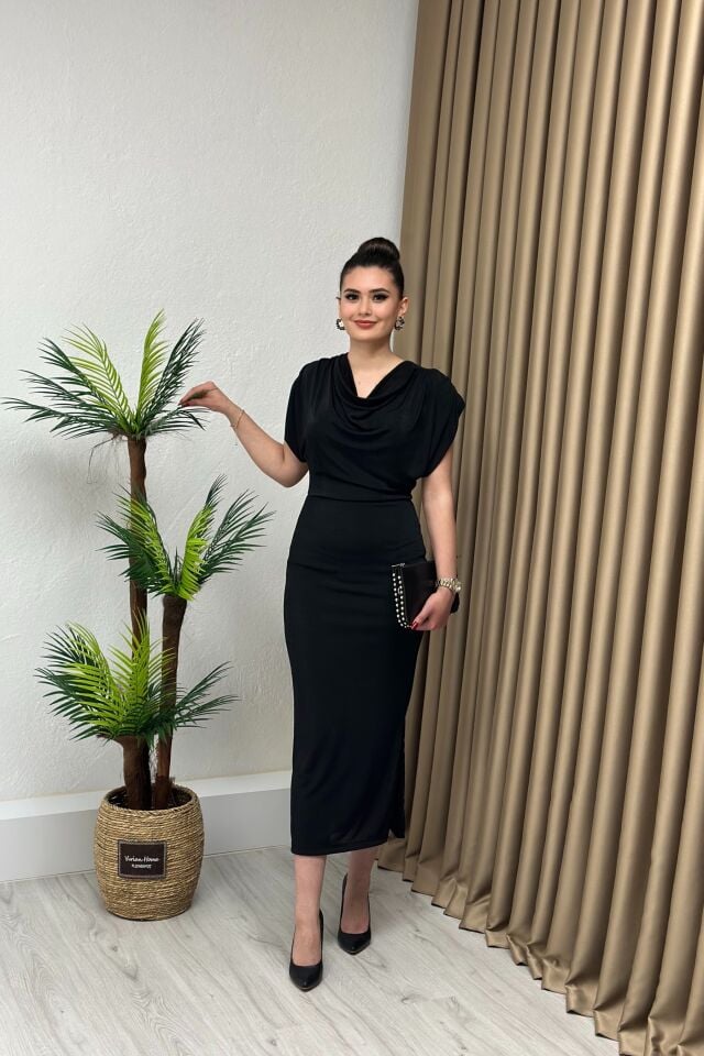 Degaje Yaka Buzzy Kumaş Elbise Siyah