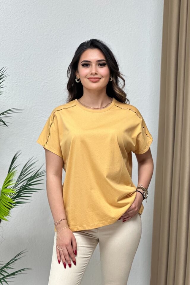 Orjinal Marka Omuzları Ajur Şerit Detaylı T-Shirt Hardal Sarı