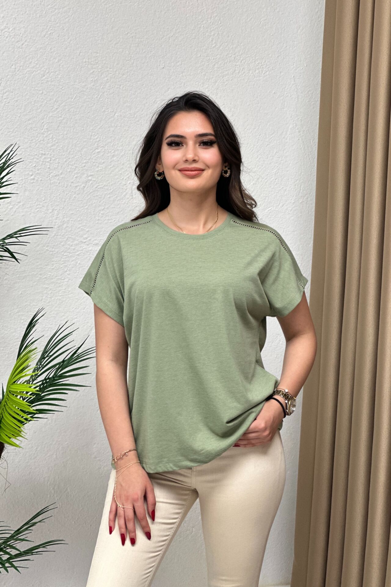 Orjinal Marka Omuzları Ajur Şerit Detaylı T-Shirt Çağla Yeşili
